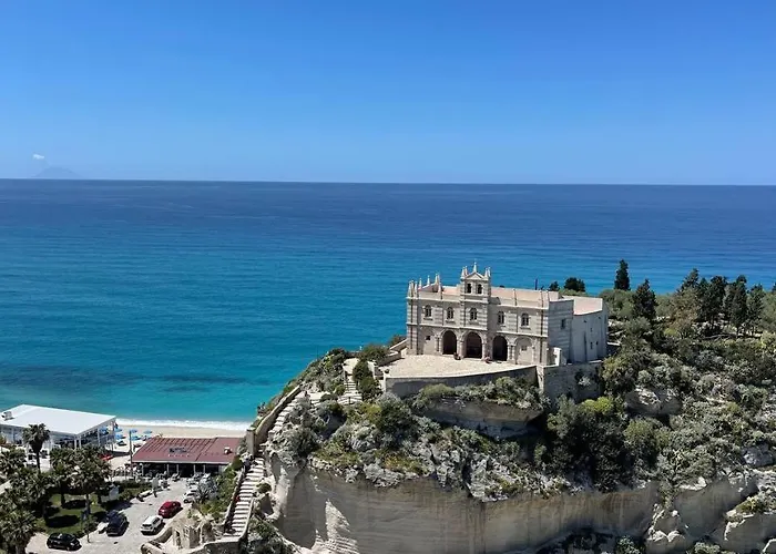 Pensions in Tropea