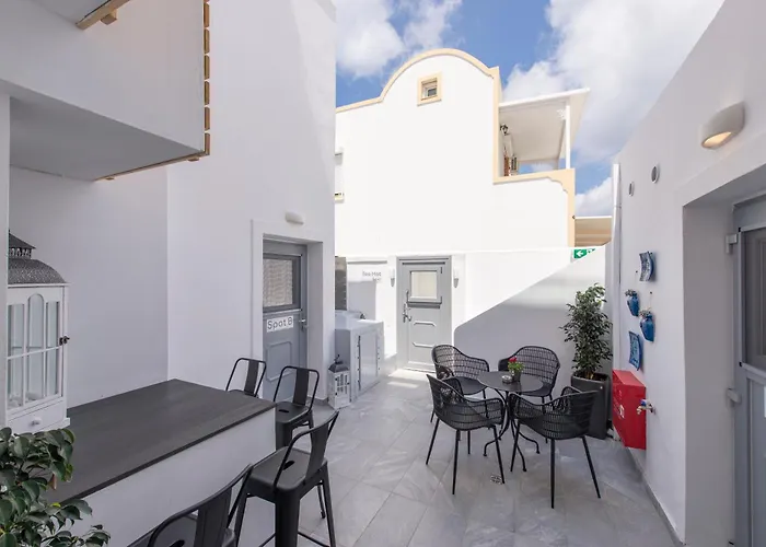 Hostels in Firá