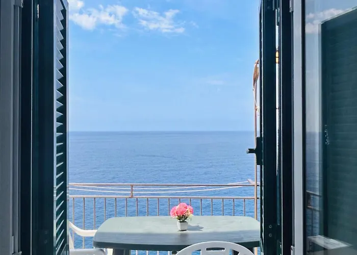 Pensions in Manarola