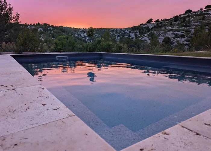 Pensions in Cassis