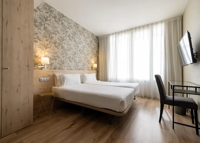 Hoteles Baratos en Santa María de la Alameda