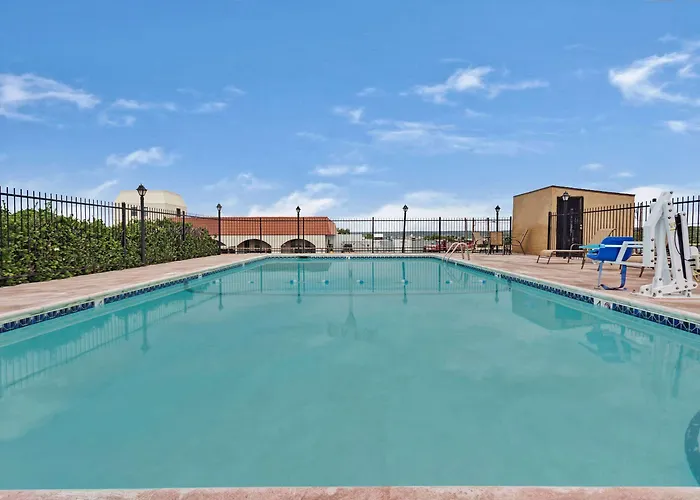 Cheap Hotels in Santa Rosa