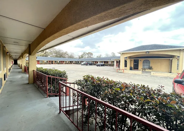 Cheap Hotels in Channelview