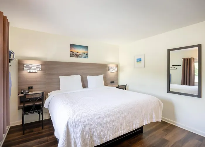 Motels in Everett